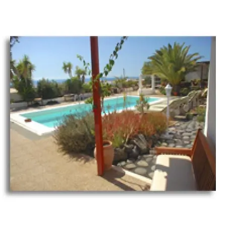 דירה Sleeps 4 Pool Wifi *