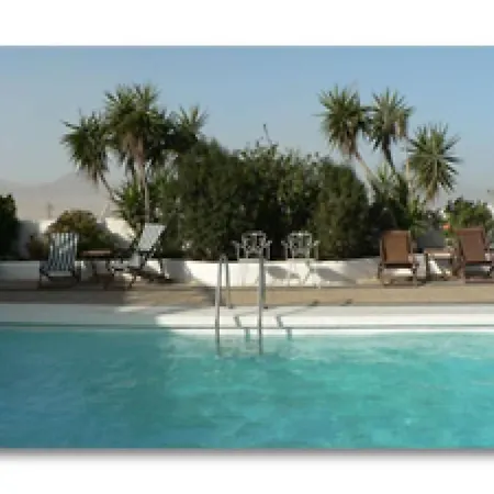 Sleeps 4 Pool Wifi דירה *